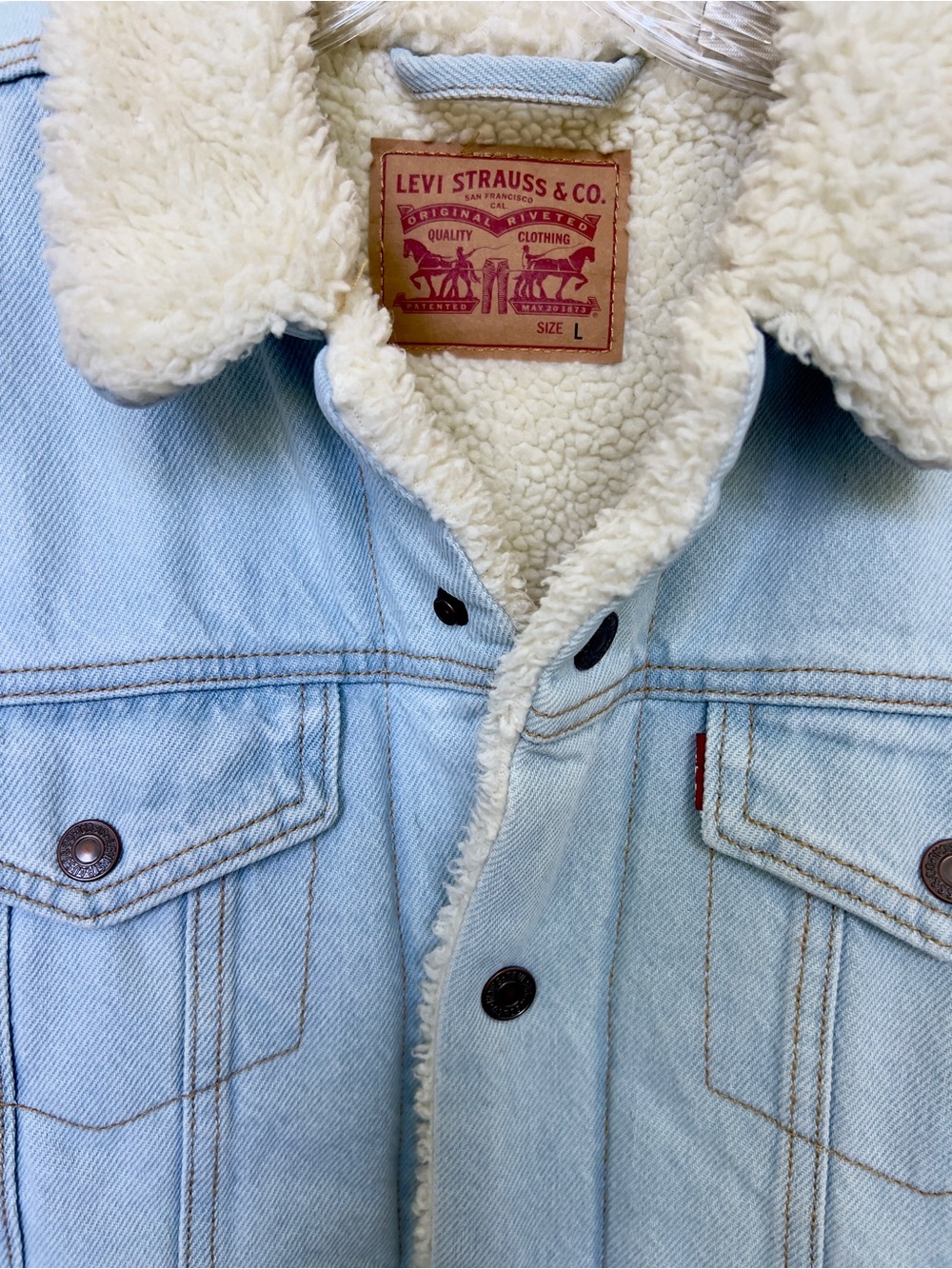 Levi's Light Blue Denim Jacket with Cream Sherpa Collar - Picture 6 of 7